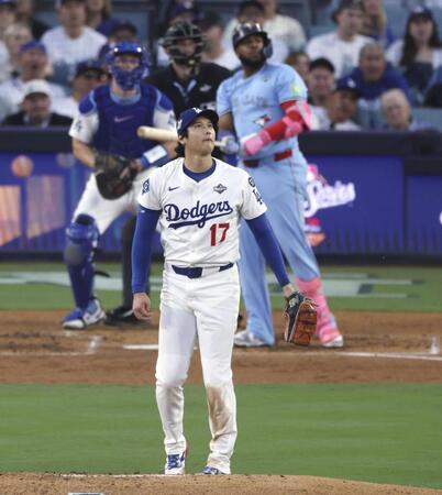 　ブルージェイズ戦の３回、ゲレロに２ランを浴びたドジャース・大谷（共同）