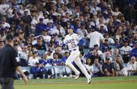 　ブルージェイズ戦の７回、二ゴロに倒れたドジャース・大谷（共同）