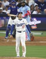　ブルージェイズ戦の３回、ゲレロに２ランを浴びたドジャース・大谷（共同）