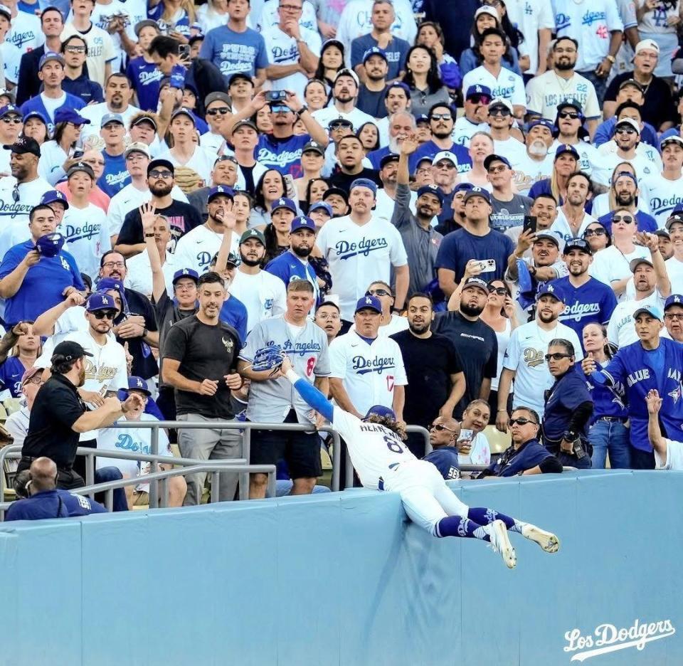 　初回、ルークスの左邪飛を好捕したキケ・ヘルナンデス（ロサンゼルス・ドジャース提供）