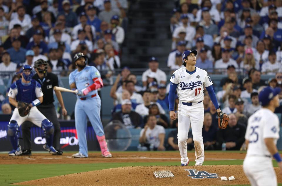 　ブルージェイズ戦の３回、ゲレロに２ランを浴びたドジャース・大谷（共同）