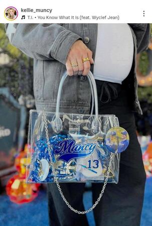 　ケリー・マンシーさんのインスタグラム（ｋｅｌｌｉｅ＿ｍｕｎｃｙ）より