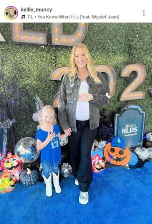 　ケリー・マンシーさんのインスタグラム（ｋｅｌｌｉｅ＿ｍｕｎｃｙ）より