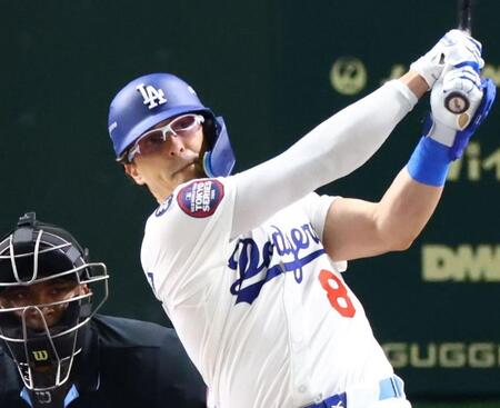 ドジャース キケ・ヘルナンデスが確信の一撃 左翼手が一歩動いてあきらめる 5者連続三振の苦境から本拠地も息を吹き返す