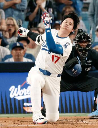 　３回、空振り三振に倒れるドジャース・大谷（共同）