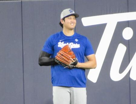 　リラックスした表情でキャッチボールする大谷翔平（撮影・小林信行）