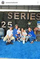 　スミスの妻・カラさんのインスタグラム（ｃａｒａｍａｒｔｉｎｅｌｌｓｍｉｔｈ）より