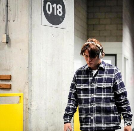 　球場入りする山本（ロサンゼルス・ドジャース提供）