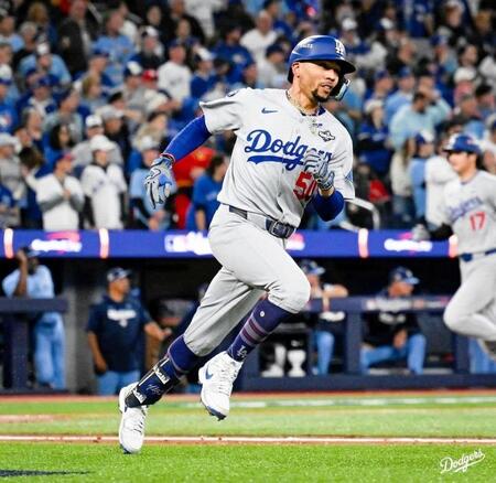 　三回、左前２点打を放ったベッツ（ロサンゼルス・ドジャース提供）