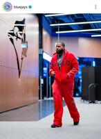 　球場入りするゲレーロJr.。ブルージェイズのインスタグラム（ｂｌｕｅｊａｙｓ）より