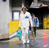 　球場入りするキケ・ヘルナンデス（ロサンゼルス・ドジャース提供）