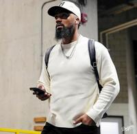 　球場入りするテオスカー・ヘルナンデス（ロサンゼルス・ドジャース提供）