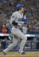 　ブルージェイズ戦の５回、一ゴロに倒れるドジャース・大谷＝トロント（共同）