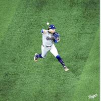 　素早い送球で窮地を救ったキケ・ヘルナンデス（ロサンゼルス・ドジャース提供）