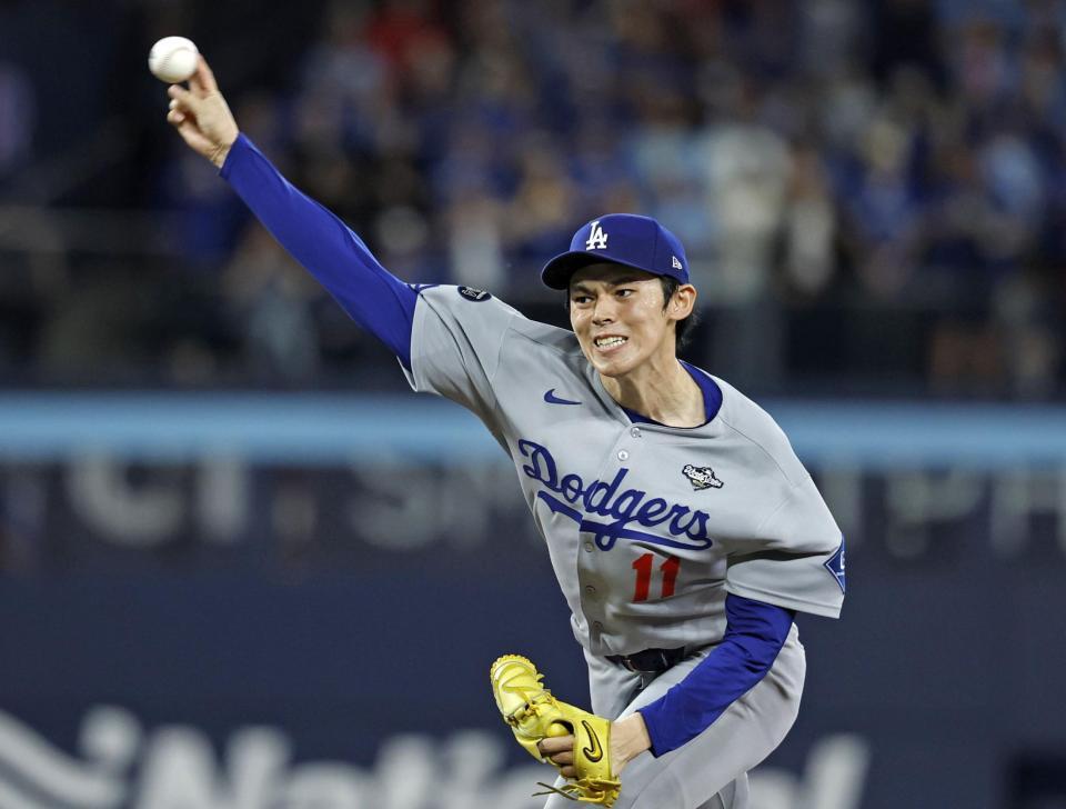 　ブルージェイズ戦の８回、登板したドジャース・佐々木＝トロント（共同）