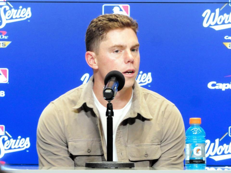 　会見で試合を振り返るスミス（撮影・小林信行）