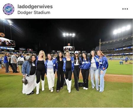 　ドジャース奥さま会の公式インスタグラム＠ｌａｄｏｄｇｅｒｗｉｖｅｓ（１０月１８日付）より