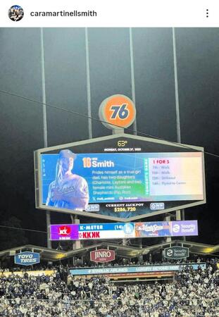 　スミスの妻・カラさんのインスタグラム（ｃａｒａｍａｒｔｉｎｅｌｌｓｍｉｔｈ）より