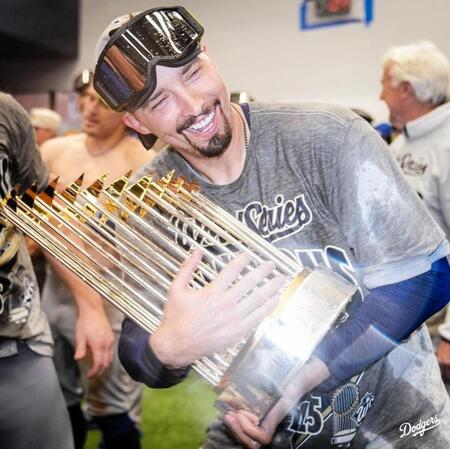 【写真】スネルが大好き山本由伸と歓喜の２ショ「良いお兄ちゃん感ある」