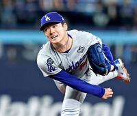 　ブルージェイズ戦に先発し、力投するドジャース・山本（共同）