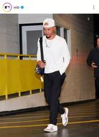 　球場入りするベッツ。ＭＬＢ公式インスタグラム（ｍｌｂ）より