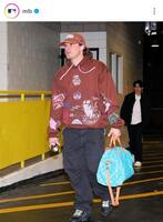 　球場入りするキケ・ヘルナンデス。ＭＬＢ公式インスタグラム（ｍｌｂ）より