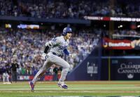 　５回、右前打を放ちほえる大谷（共同）