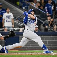 　８回、ソロ本塁打を放つマンシー（ロサンゼルス・ドジャース提供）