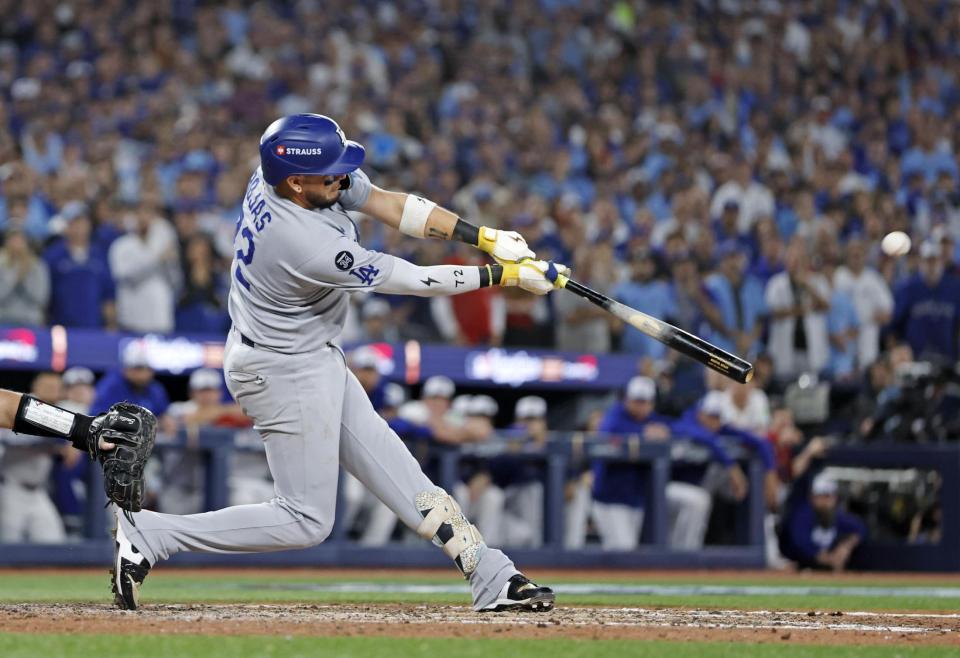 　９回、同点ソロを放つロハス（共同）