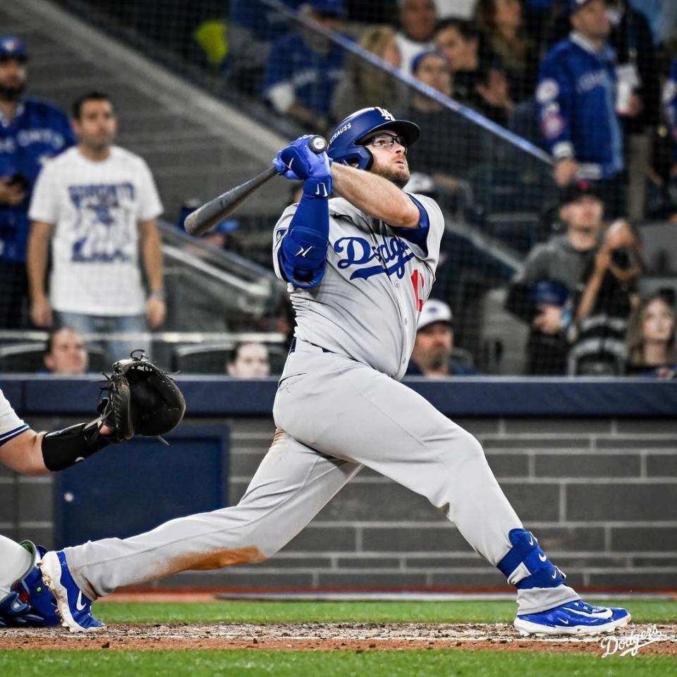　８回、ソロ本塁打を放つマンシー（ロサンゼルス・ドジャース提供）