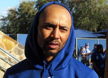 【動画】ガチです！スマホじゃなくビデオカメラを回すキケ