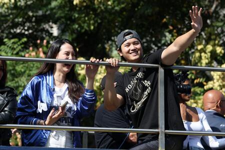 「映画みたい!」大谷夫妻、見つめ合うカーショー夫妻らラブラブショット一挙公開 ド軍専属リポーター撮影