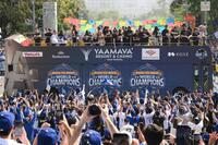 　米大リーグ、ワールドシリーズ２連覇を達成したドジャースの優勝パレード（ＡＰ＝共同）