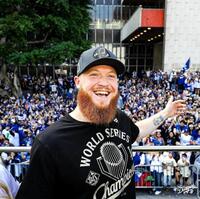 　初のパレードで喜ぶウィル・クライン（ロサンゼルス・ドジャース提供）