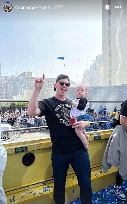 　スミスの妻・カラさんのインスタグラム（ｃａｒａｍａｒｔｉｎｅｌｌｓｍｉｔｈ）より