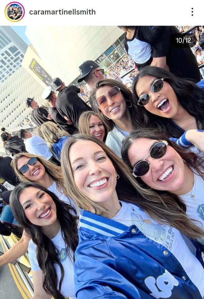 　奥さま会も歓喜の笑顔。カラ夫人のインスタグラム＠ｃａｒａｍａｒｔｉｎｅｌｌｓｍｉｔｈより