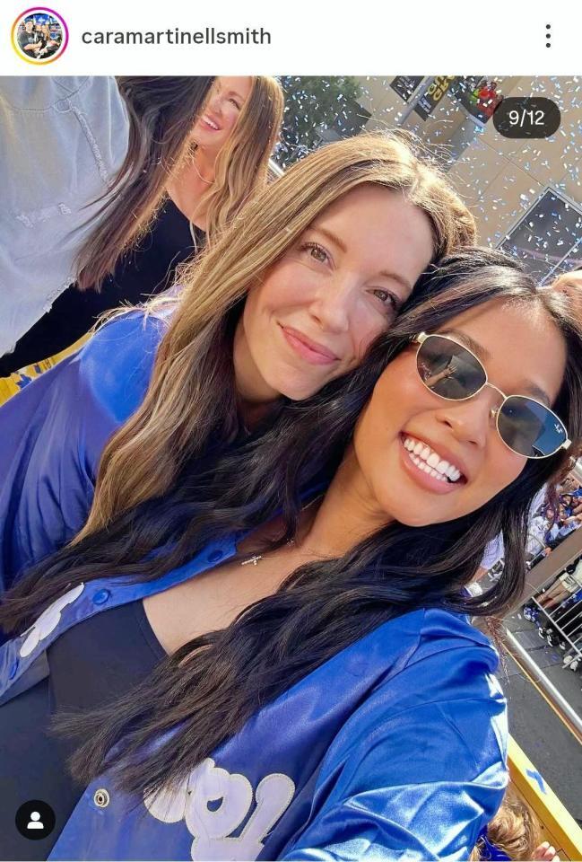 　スミスの妻カラさん（左）と仲良しのエドマンの妻クリステンさん。カラさんのインスタグラム＠ｃａｒａｍａｒｔｉｎｅｌｌｓｍｉｔｈより