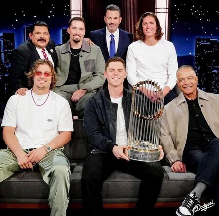 【動画】ご注文はいかがでしょうか？　オフ多忙のスミスはまさかのファストフード店員に