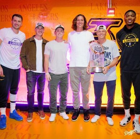 「レイカーズに移籍しても違和感ない」八村塁、ドンチッチと並んでも遜色なしのドジャース長身V戦士に反響「やっぱりデカい」「トレードされそう」