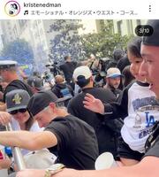 　沿道に手を振る長男イーライ君。エドマンの妻クリステンさんのインスタグラム＠ｋｒｉｓｔｅｎｅｄｍａｎ（１１月４日付）より