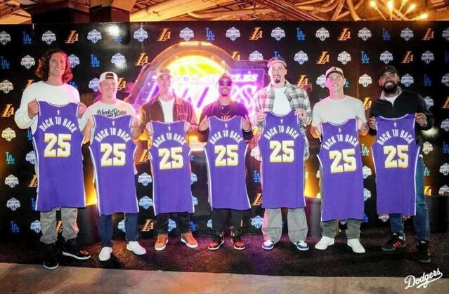 ドジャース ムーキー・ベッツがめちゃオシャレ 全身黒コーデで