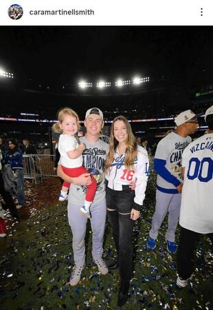 　スミスの妻・カラさんのインスタグラム（ｃａｒａｍａｒｔｉｎｅｌｌｓｍｉｔｈ）より