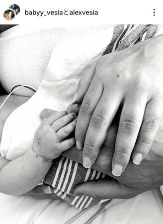 　ベシアのインスタグラム（＠ａｌｅｘｖｅｓｉａ）から