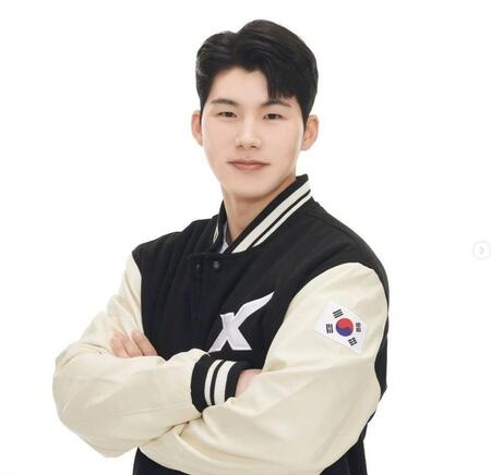 【写真】ドジャース　キム・ヘソンが凱旋帰国　空港でインタビュー応じるもトラブルメーカー出現で一時中断のハプニング