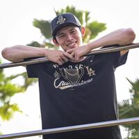 　３日の優勝パレードで。佐々木朗希（ロサンゼルス・ドジャース提供）