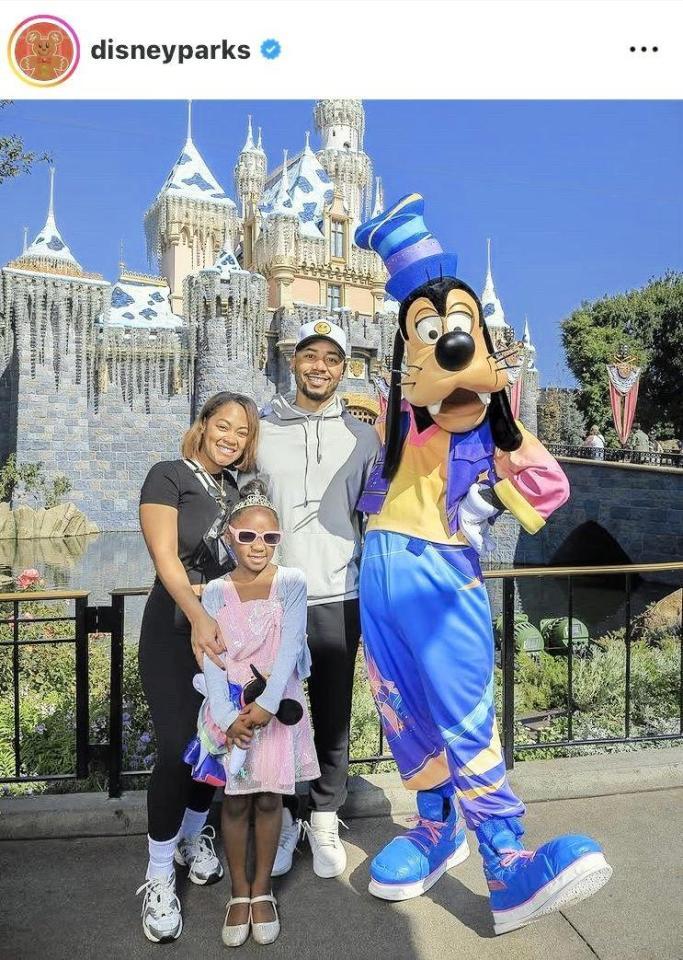 ディズニーパークの公式インスタグラム（＠ｄｉｓｎｅｙｐａｒｋｓ）から