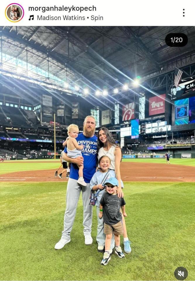 　コペックファミリー。妻モーガンさんのインスタグラム＠ｍｏｒｇａｎｈａｌｅｙｋｏｐｅｃｈ（１０月８日付）より 