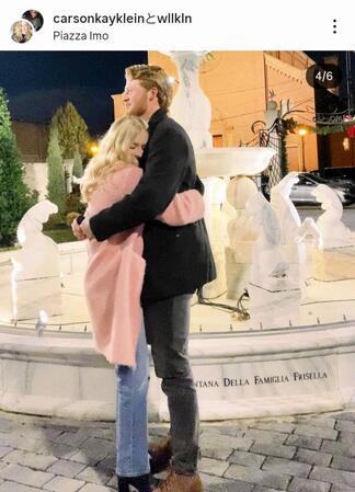 　クライン夫妻。カーソン夫人のインスタグラム＠ｃａｒｓｏｎｋａｙｋｌｅｉｎ（２２年１１月２０日付）より 