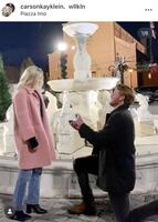 　クライン夫妻。カーソン夫人のインスタグラム＠ｃａｒｓｏｎｋａｙｋｌｅｉｎ（２２年１１月２０日付）より 