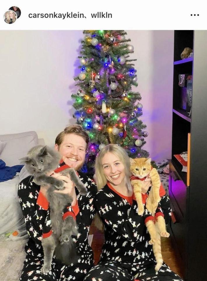 　クライン夫妻。カーソン夫人のインスタグラム＠ｃａｒｓｏｎｋａｙｋｌｅｉｎ（２２年１２月２６日付）より 